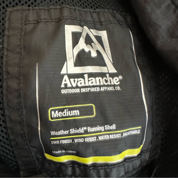 Avalanche Weather Shield Running Shell Lightweight Jacket Size Medium - Picture 13 of 14